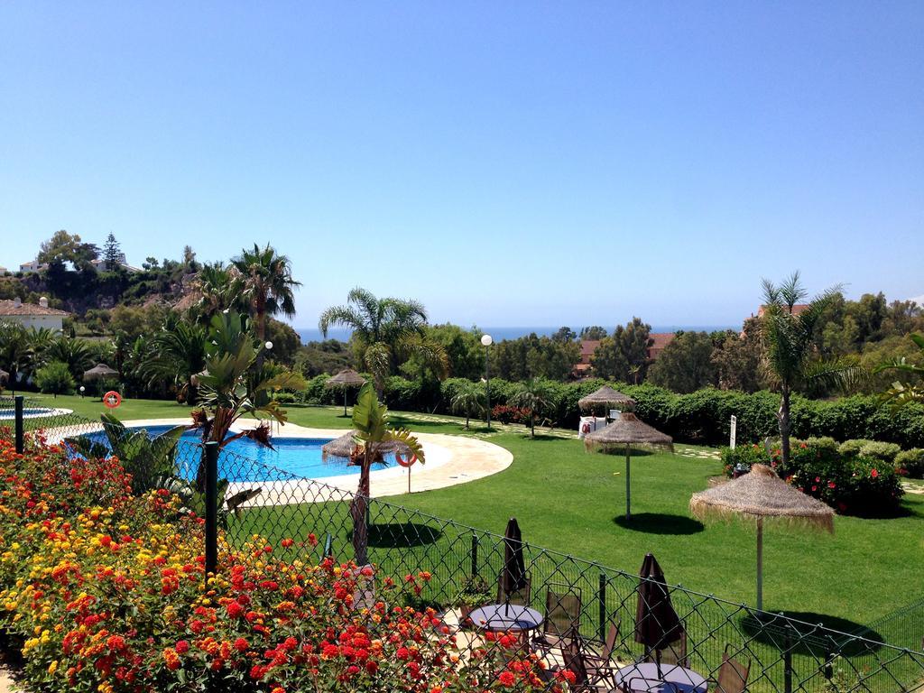 Bahia De Casares Apartment Estepona Ngoại thất bức ảnh
