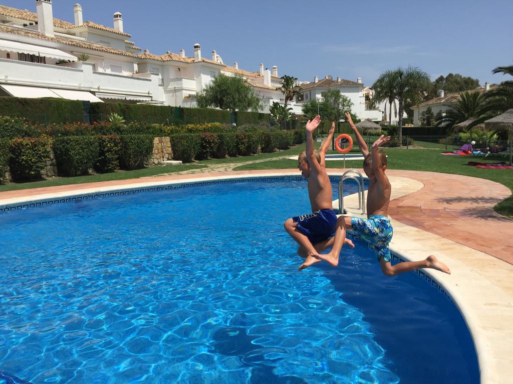 Bahia De Casares Apartment Estepona Ngoại thất bức ảnh