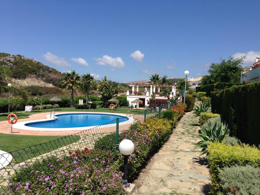 Bahia De Casares Apartment Estepona Phòng bức ảnh