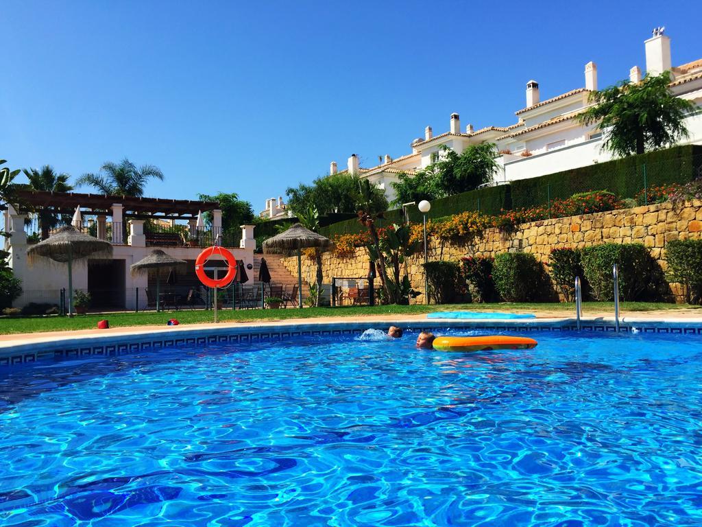 Bahia De Casares Apartment Estepona Ngoại thất bức ảnh