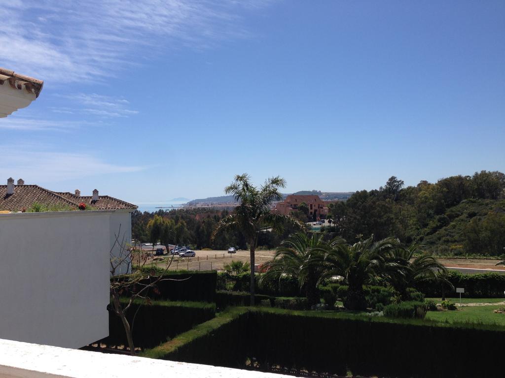 Bahia De Casares Apartment Estepona Phòng bức ảnh